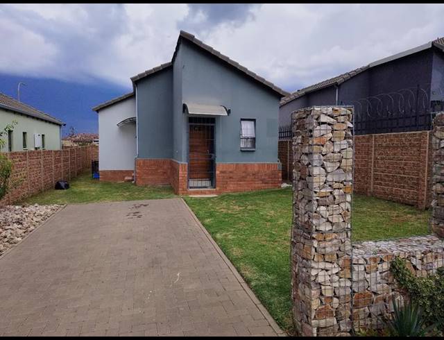 2 BEDROOM HOUSE FOR SALE IN SOUTH HILLS